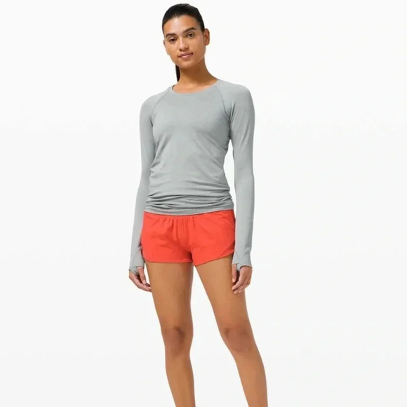 Lululemon Hotty Hot Low-Rise Short 2.5" - Picture 4 of 11